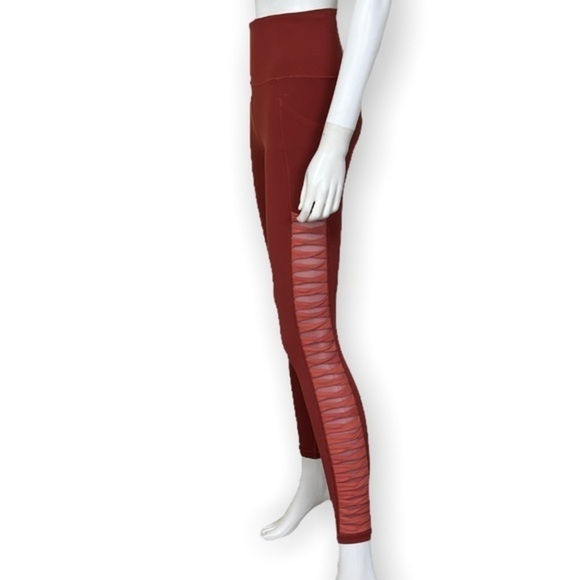 Athleta Salutation Stash Pocket II Twist 7/8 Legging - sz XS - Picture 5 of 10